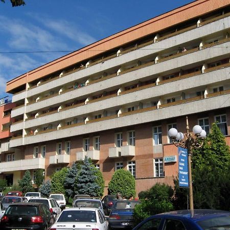 Hotel Parang Бэи­ле-Олэ­неш­ти Экстерьер фото