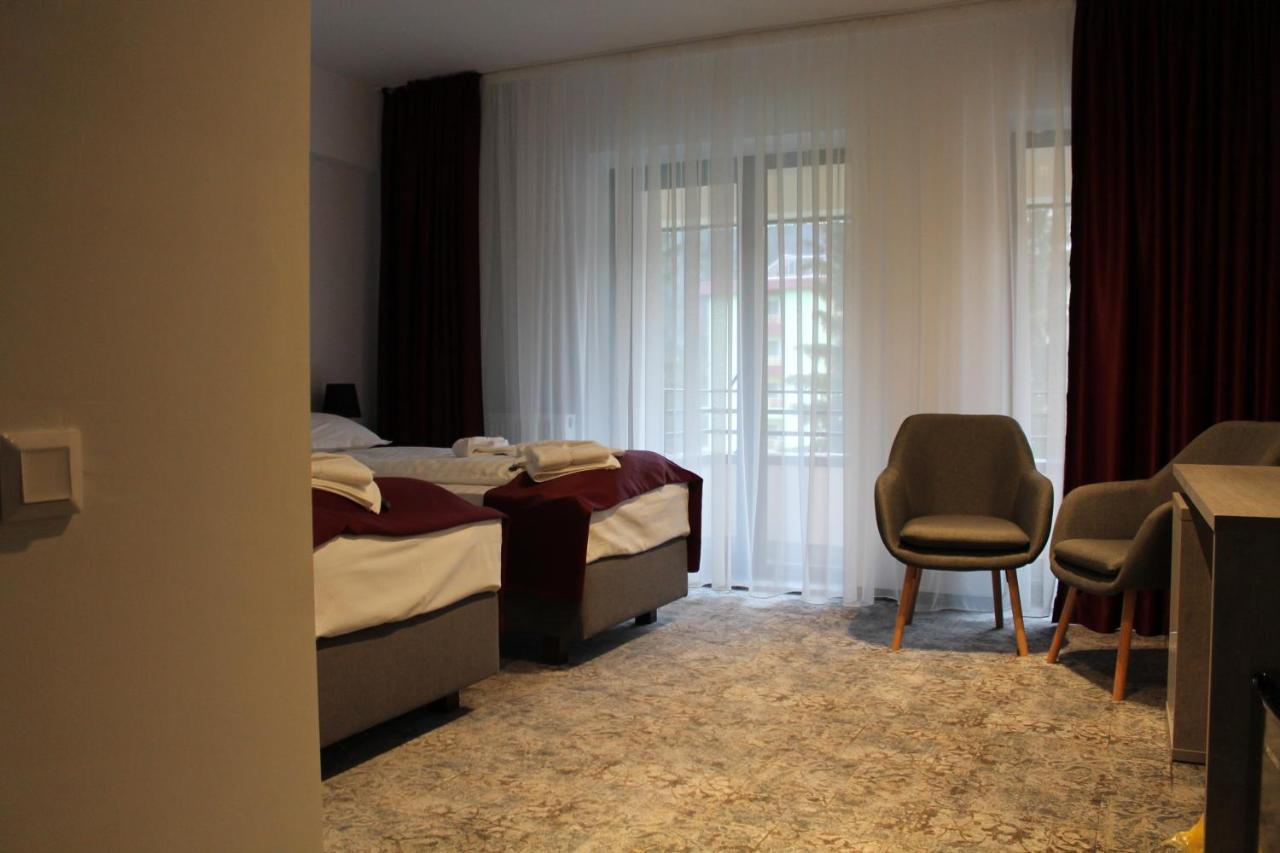 Hotel Parang Бэи­ле-Олэ­неш­ти Экстерьер фото